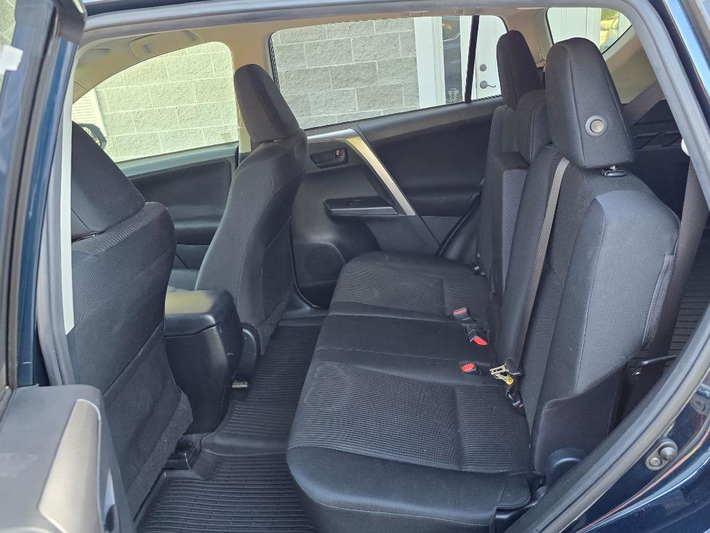 2017 Toyota RAV4 LE photo