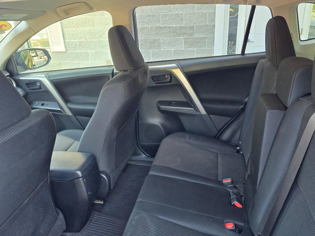 2017 Toyota RAV4 LE photo