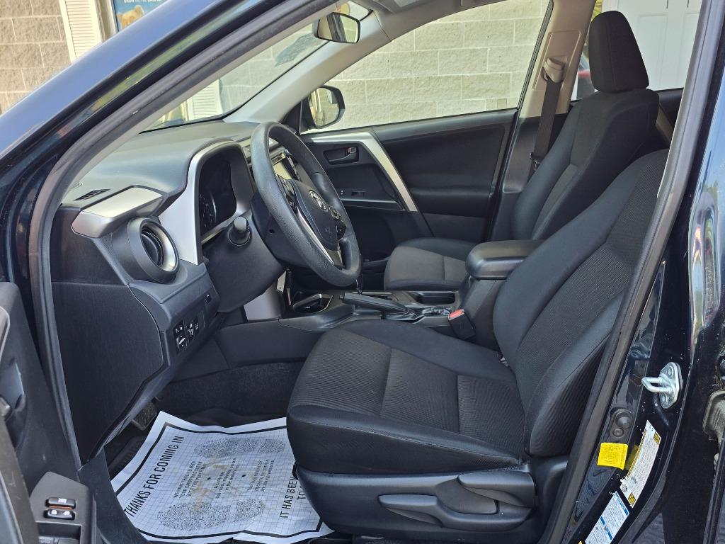 2017 Toyota RAV4 LE photo