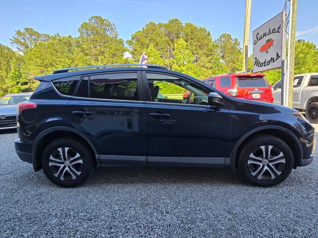 2017 Toyota RAV4 LE photo