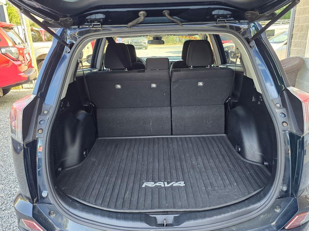 2017 Toyota RAV4 LE photo