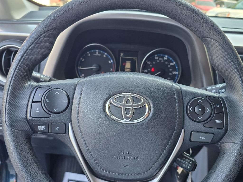 2017 Toyota RAV4 LE photo