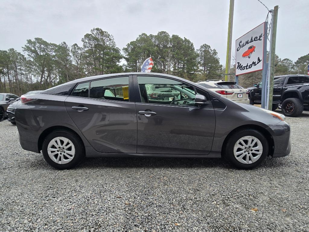 2016 Toyota Prius - $14,995