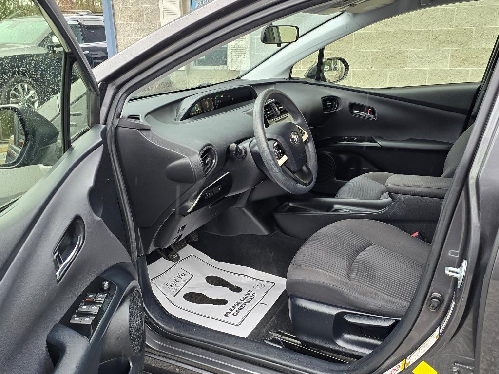 2016 Toyota Prius - $14,995