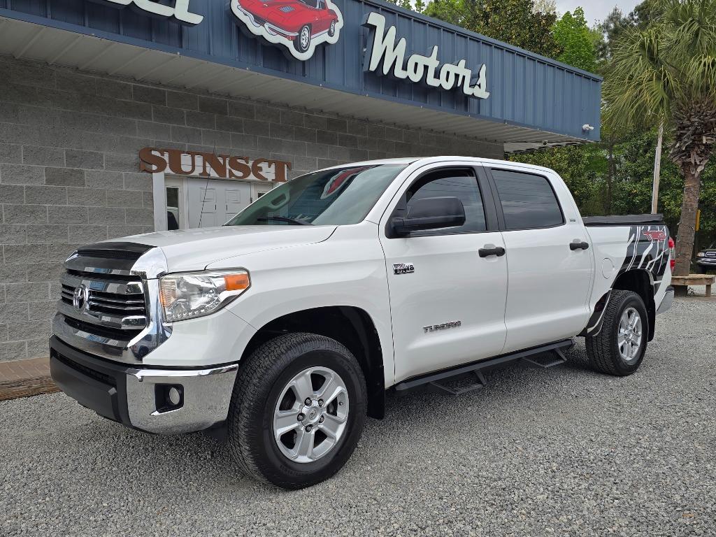 White 2017 Toyota Tundra SR5 CrewMax 5.7L FFV 4WD Pickup Truck Four-Wheel Drive Automatic