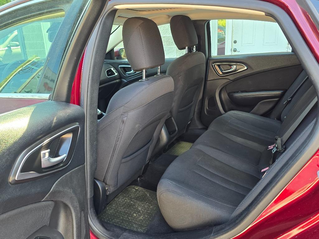 2016 Chrysler 200 - $8,995
