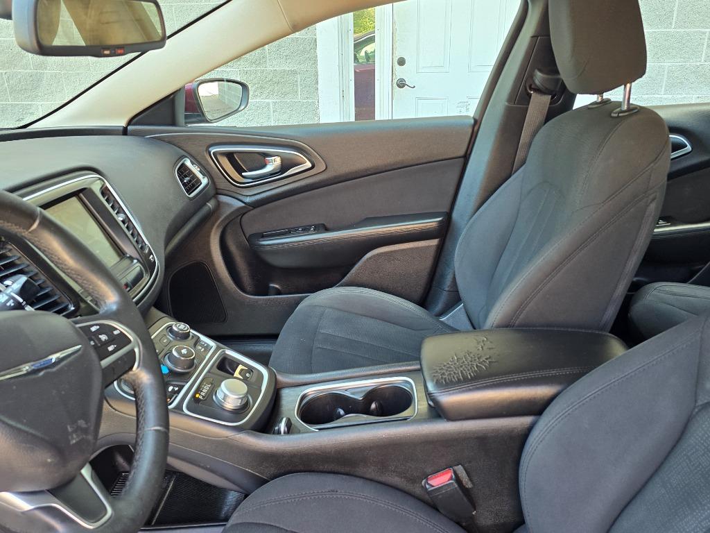 2016 Chrysler 200 - $8,995