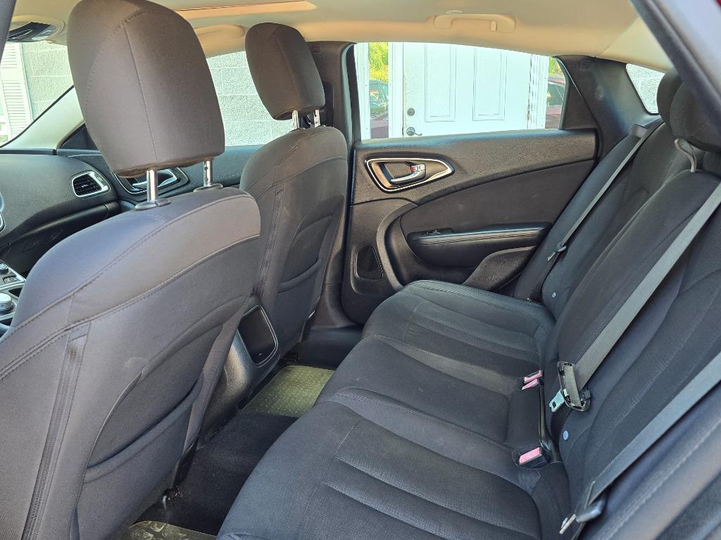 2016 Chrysler 200 - $8,995