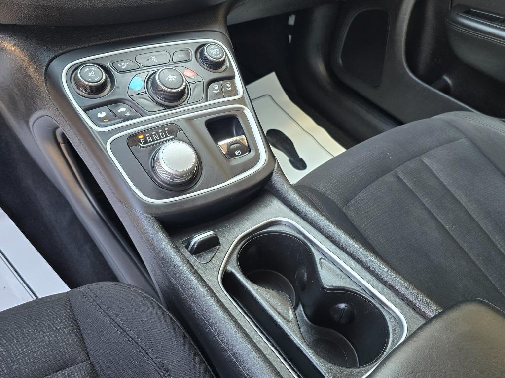 2016 Chrysler 200 - $8,995