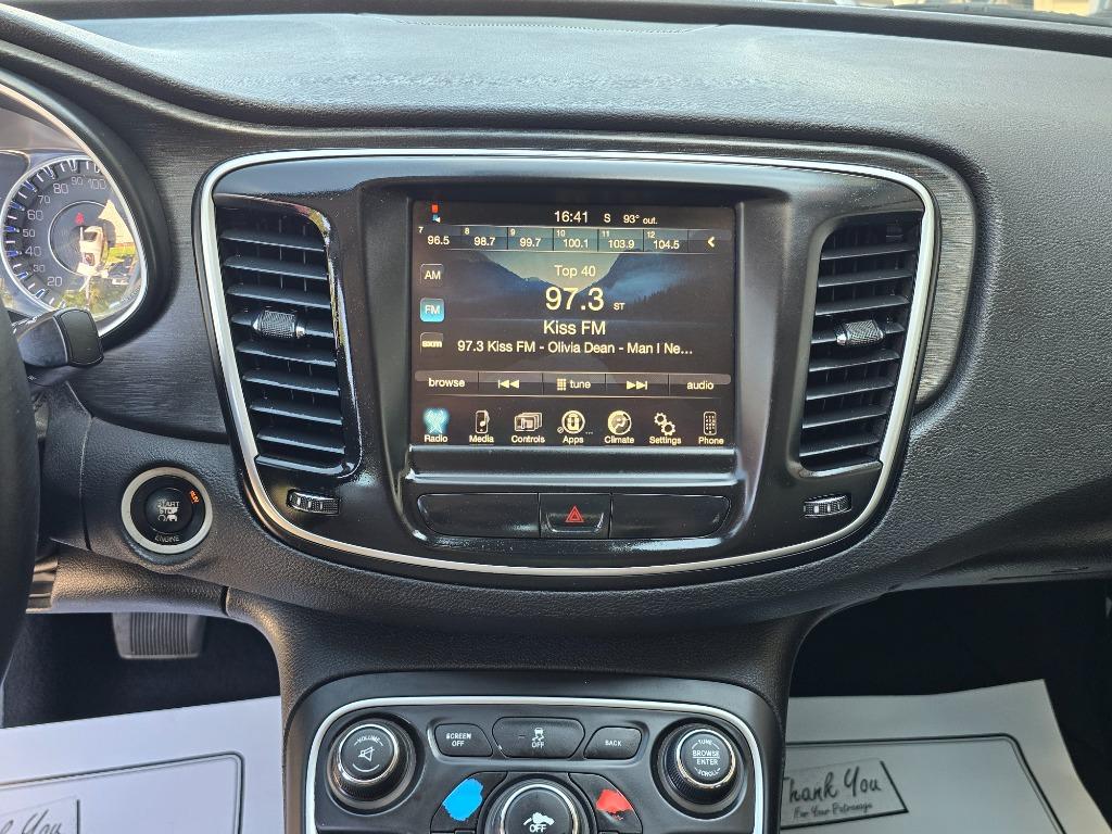 2016 Chrysler 200 - $8,995