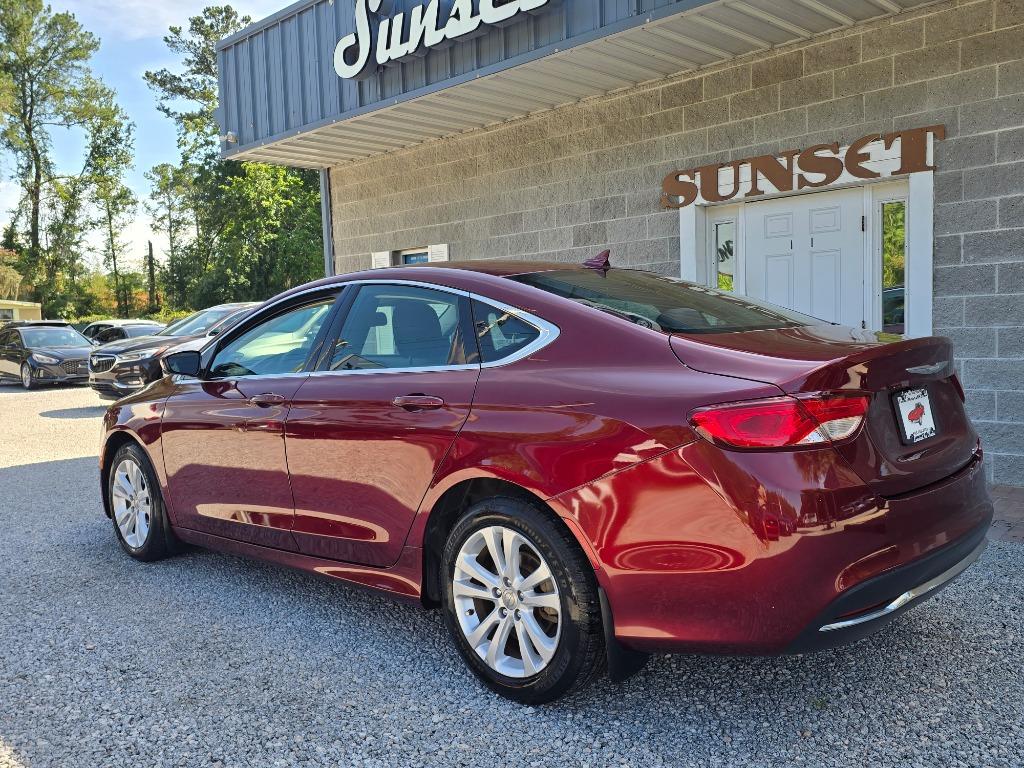 2016 Chrysler 200 - $8,995