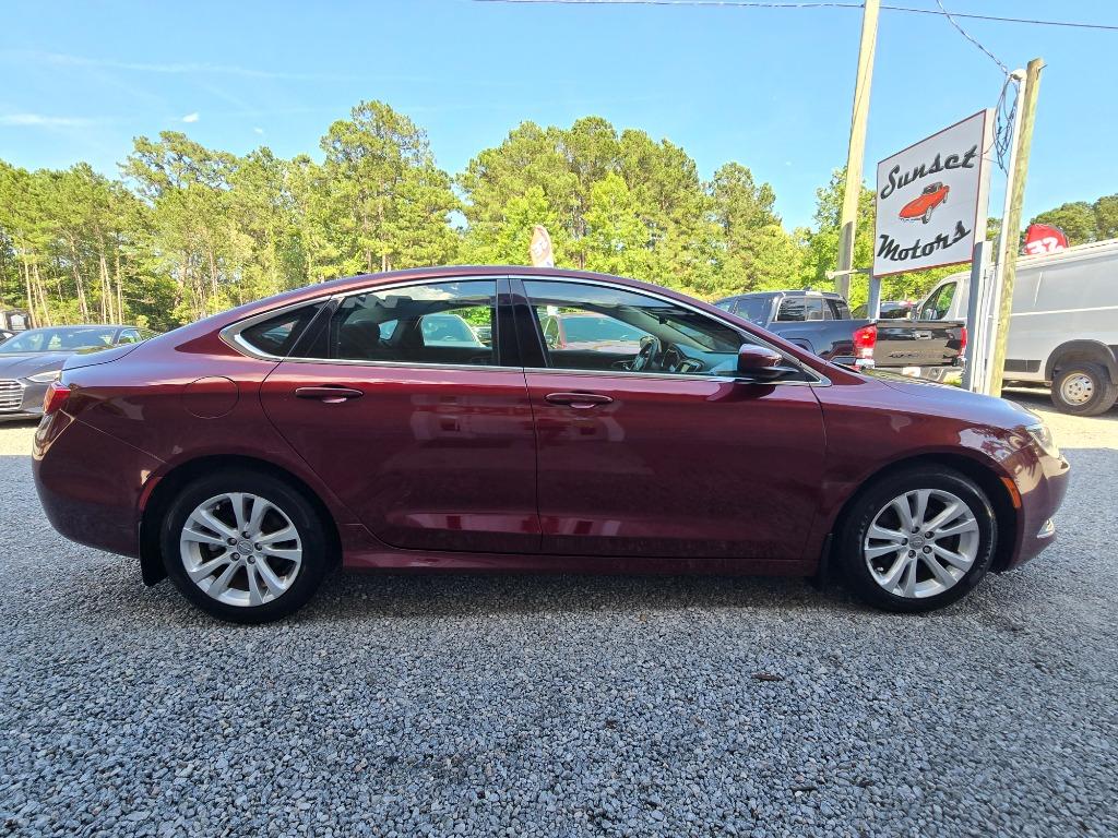 2016 Chrysler 200 - $8,995