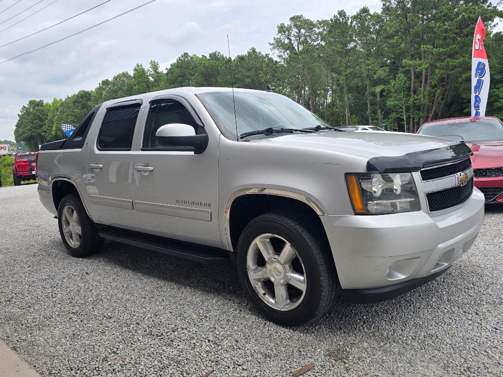 2010 Chevrolet Avalanche - $15,495