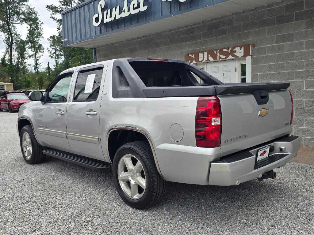 2010 Chevrolet Avalanche - $15,495