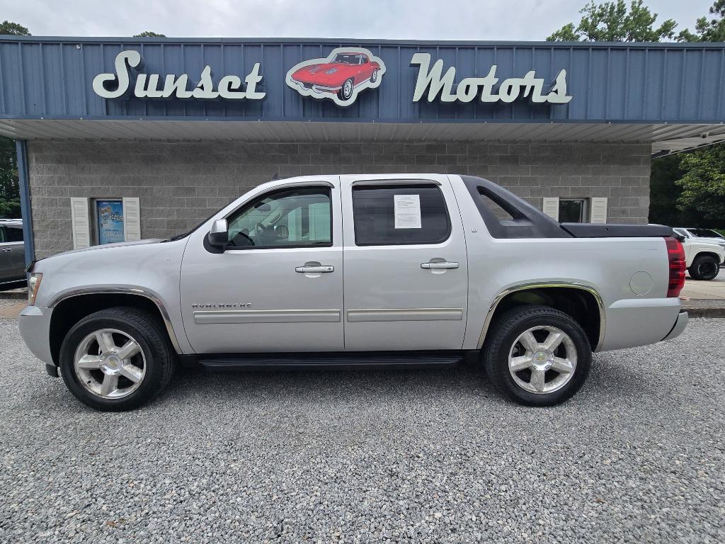 2010 Chevrolet Avalanche - $15,495