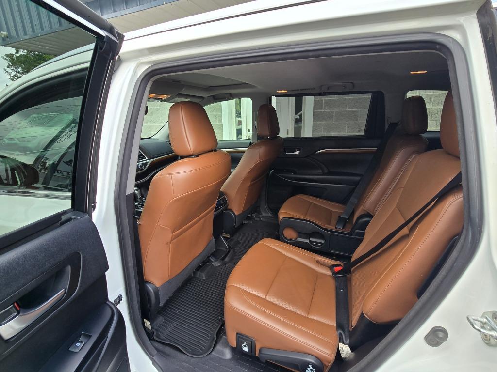 2018 Toyota Highlander - $22,995