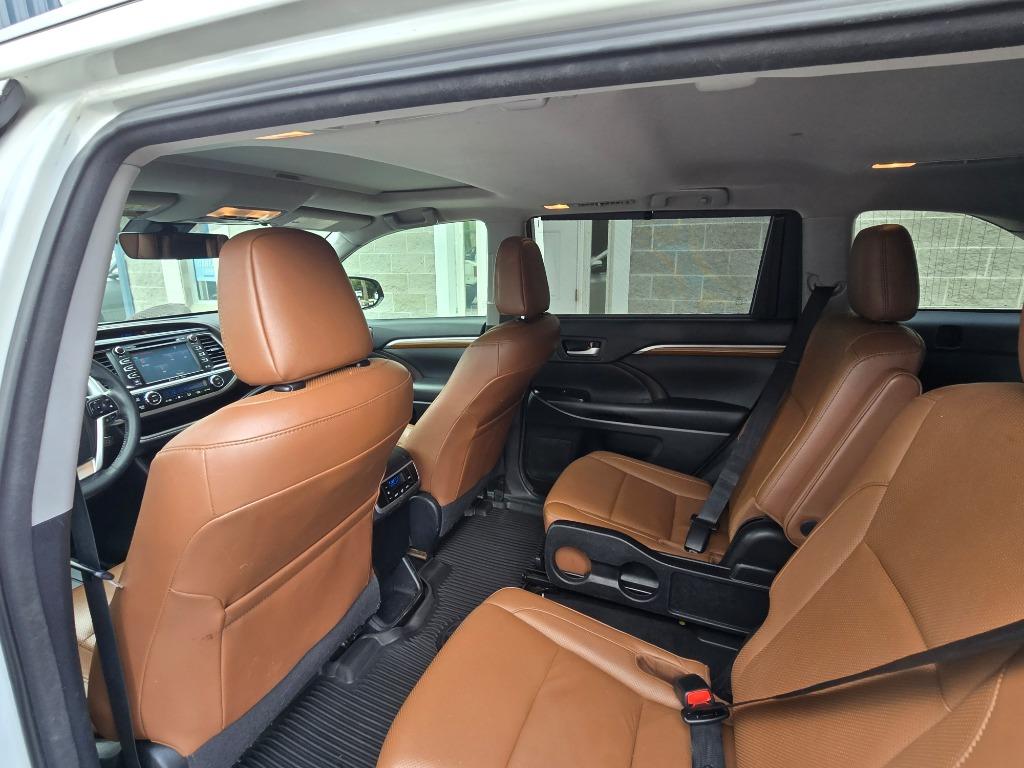2018 Toyota Highlander - $22,995