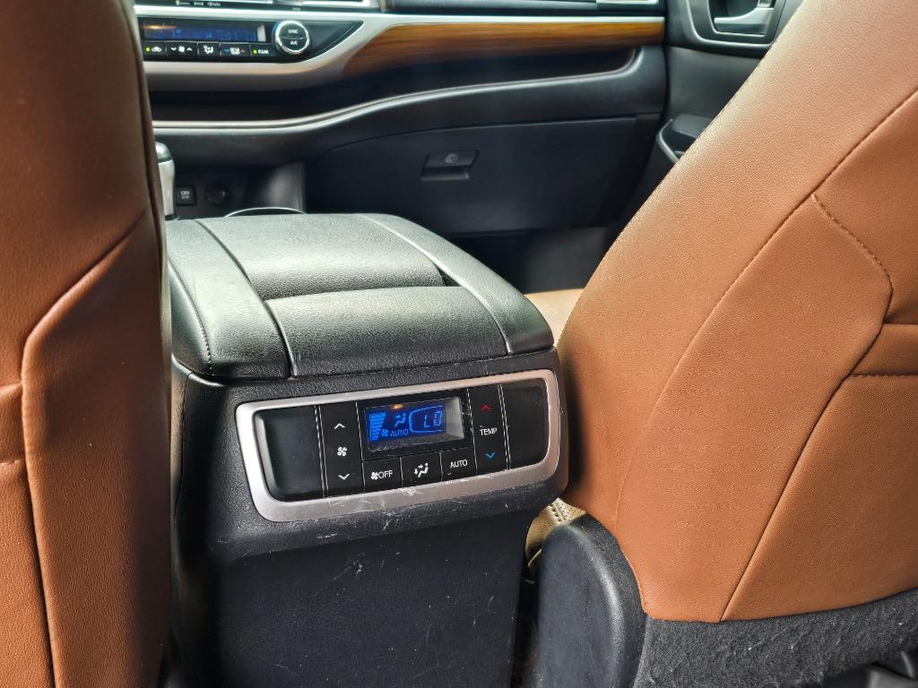 2018 Toyota Highlander - $22,995