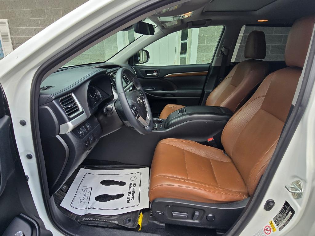 2018 Toyota Highlander - $22,995