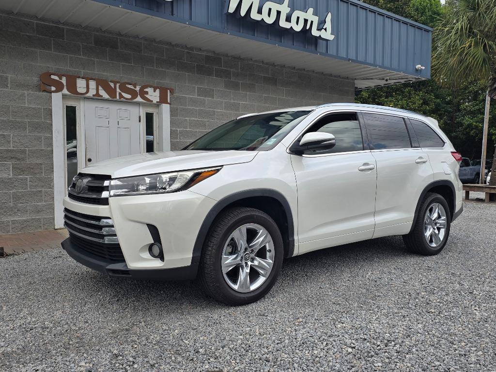 2018 Toyota Highlander - $22,995