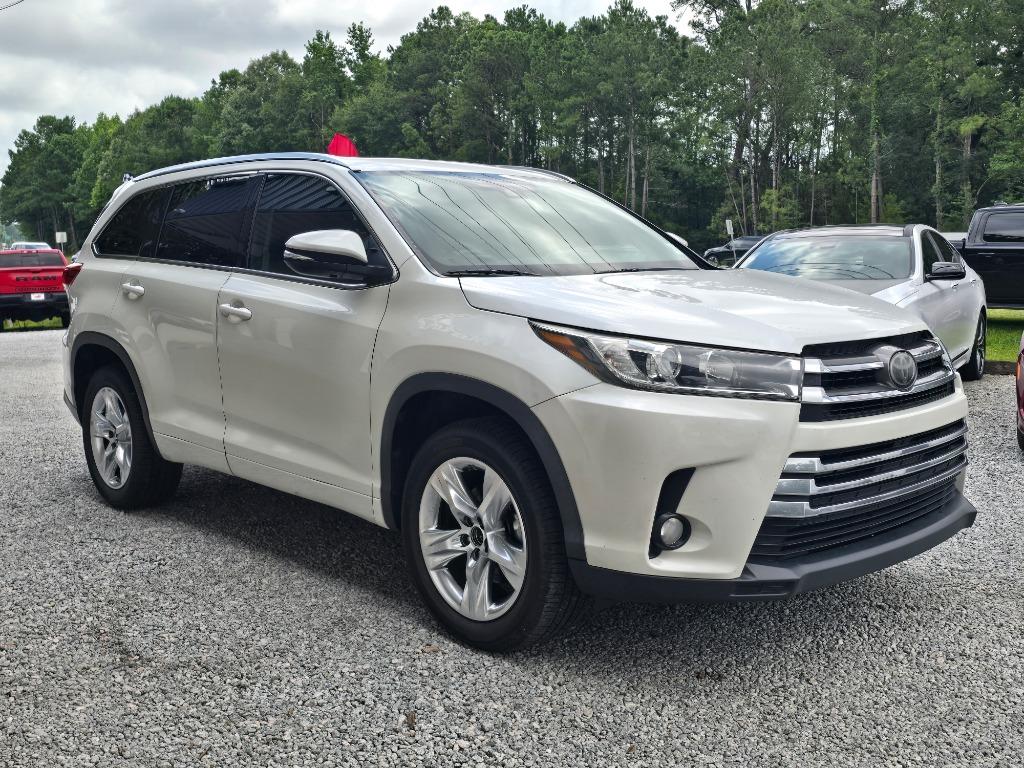 2018 Toyota Highlander - $22,995