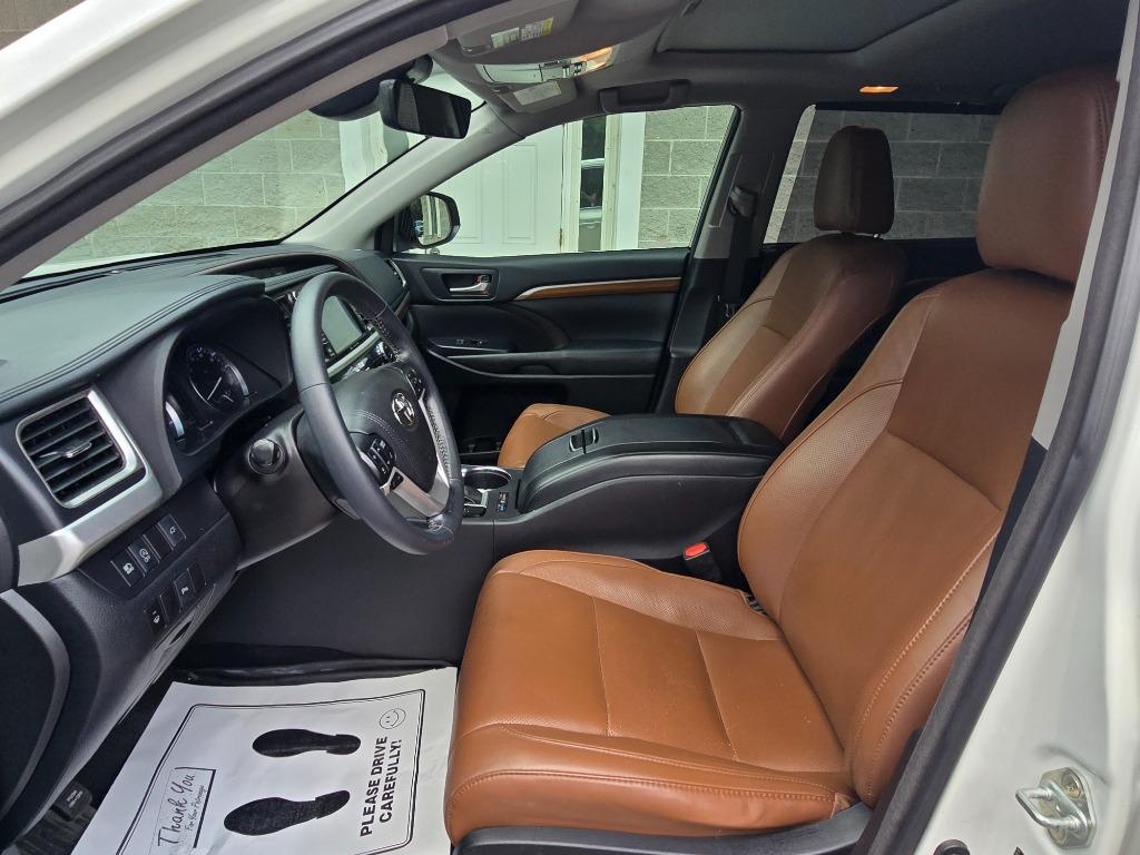 2018 Toyota Highlander - $22,995