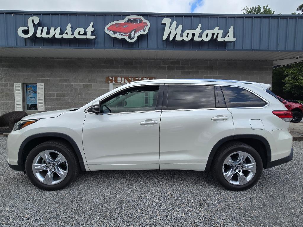 2018 Toyota Highlander - $22,995
