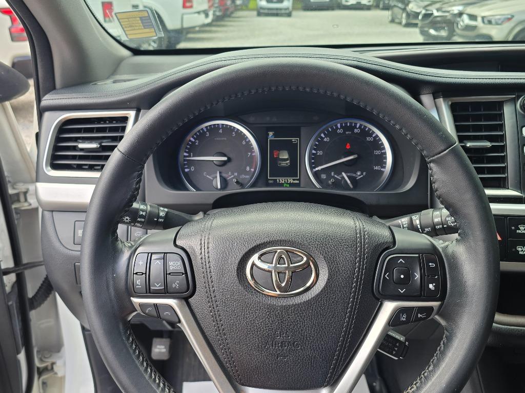 2018 Toyota Highlander - $22,995