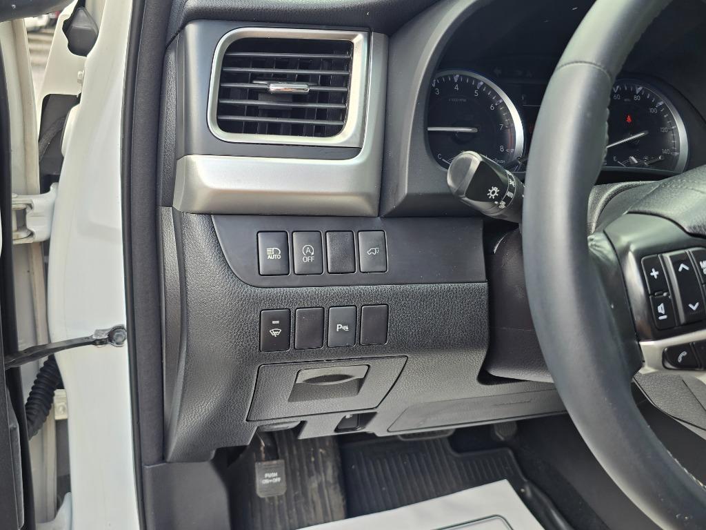 2018 Toyota Highlander - $22,995