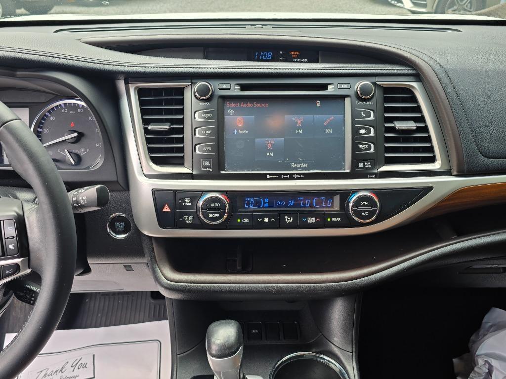2018 Toyota Highlander - $22,995