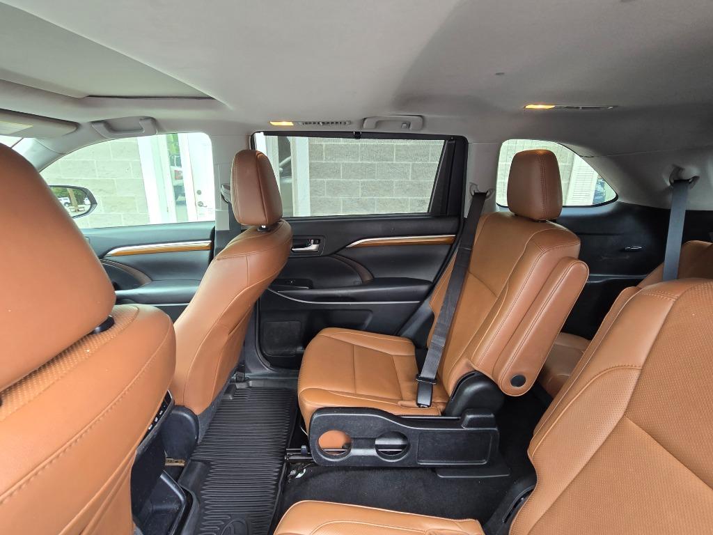 2018 Toyota Highlander - $22,995