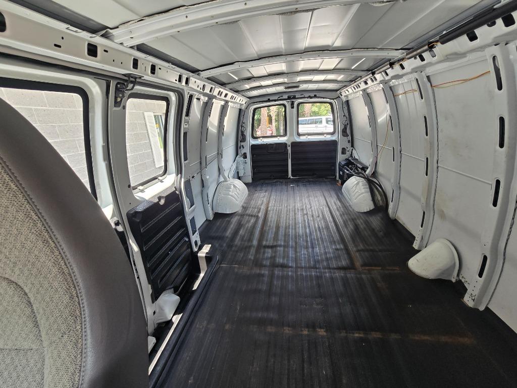 2011 Chevrolet G3500 Vans - $15,995