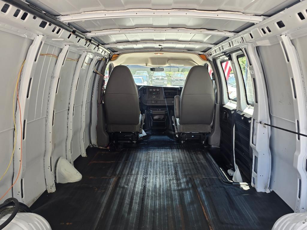 2011 Chevrolet G3500 Vans - $15,995