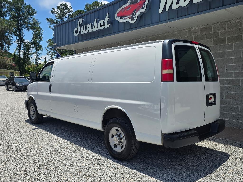 2011 Chevrolet G3500 Vans - $15,995