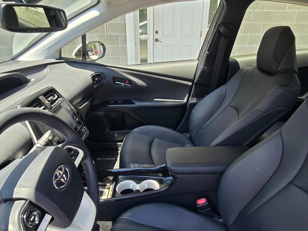 2016 Toyota Prius - $19,995