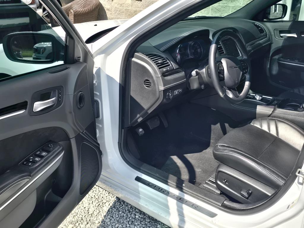 2023 Chrysler 300 - $53,995