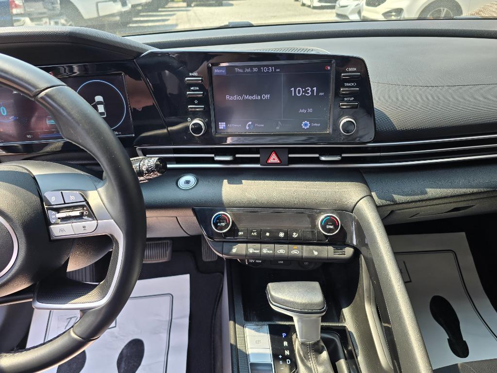 2022 Hyundai Elantra - $17,995