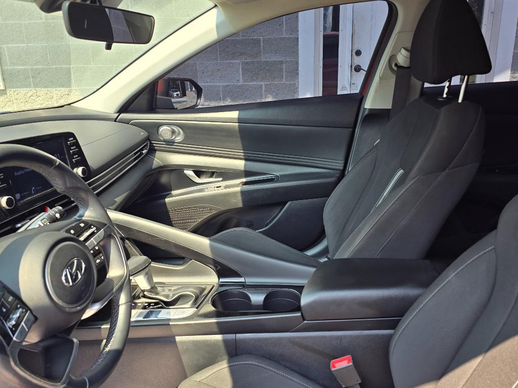 2022 Hyundai Elantra - $17,995
