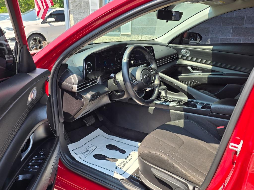 2022 Hyundai Elantra - $17,995