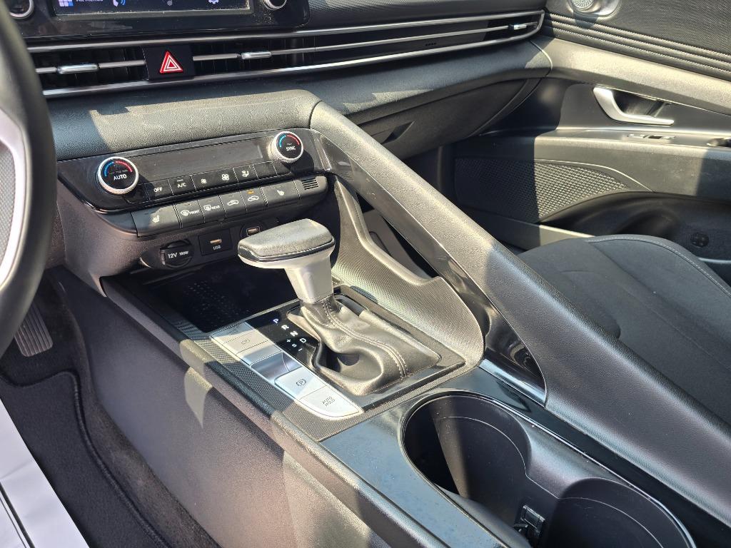 2022 Hyundai Elantra - $17,995