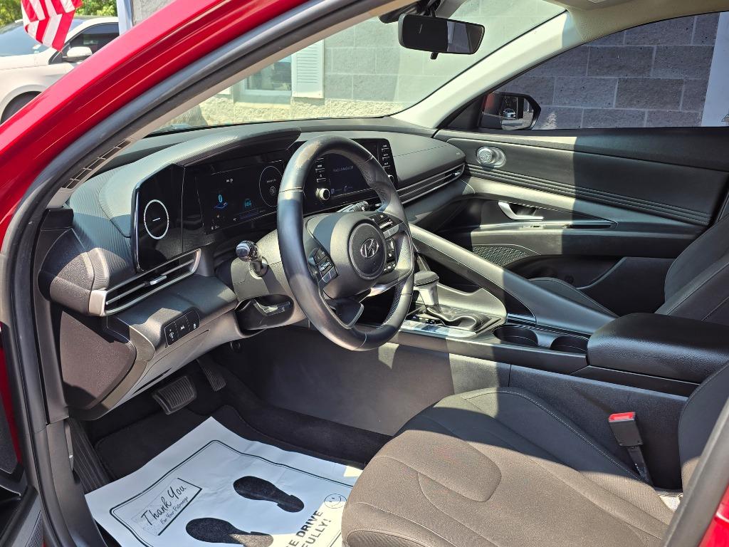 2022 Hyundai Elantra - $17,995