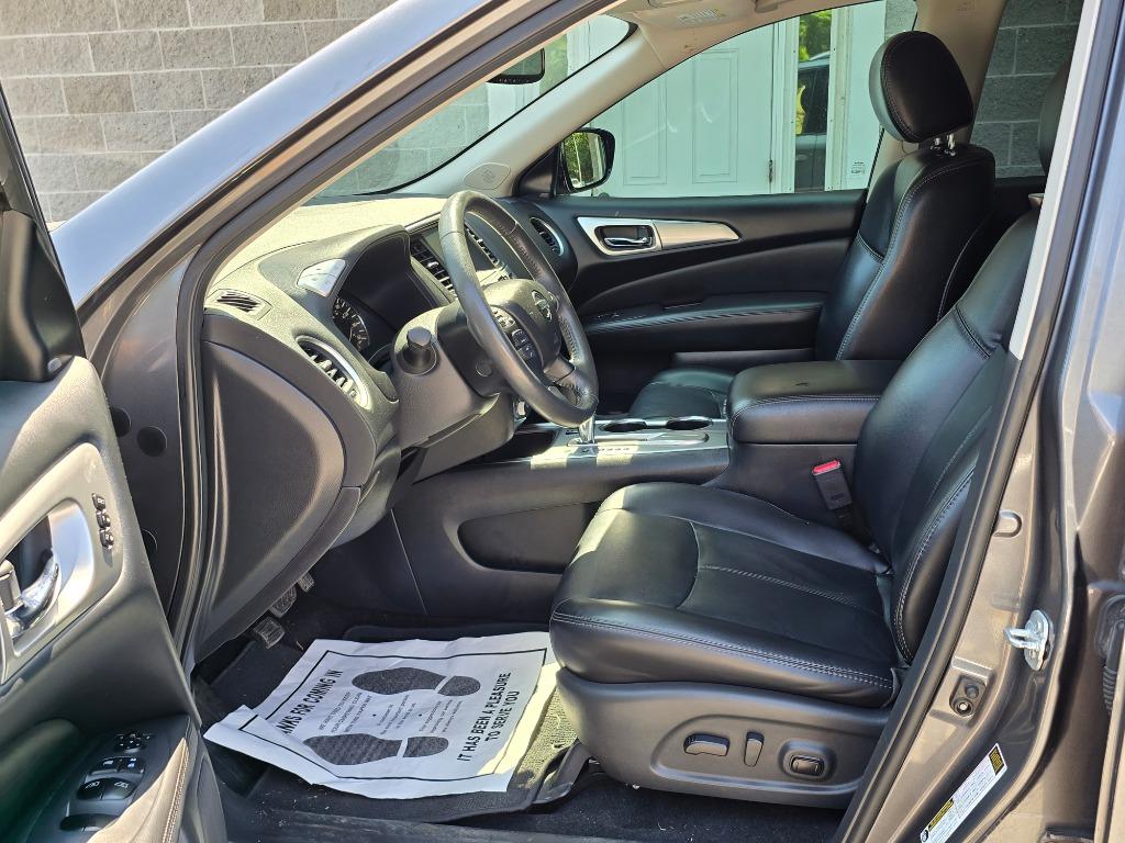 2017 Nissan Pathfinder - $12,995