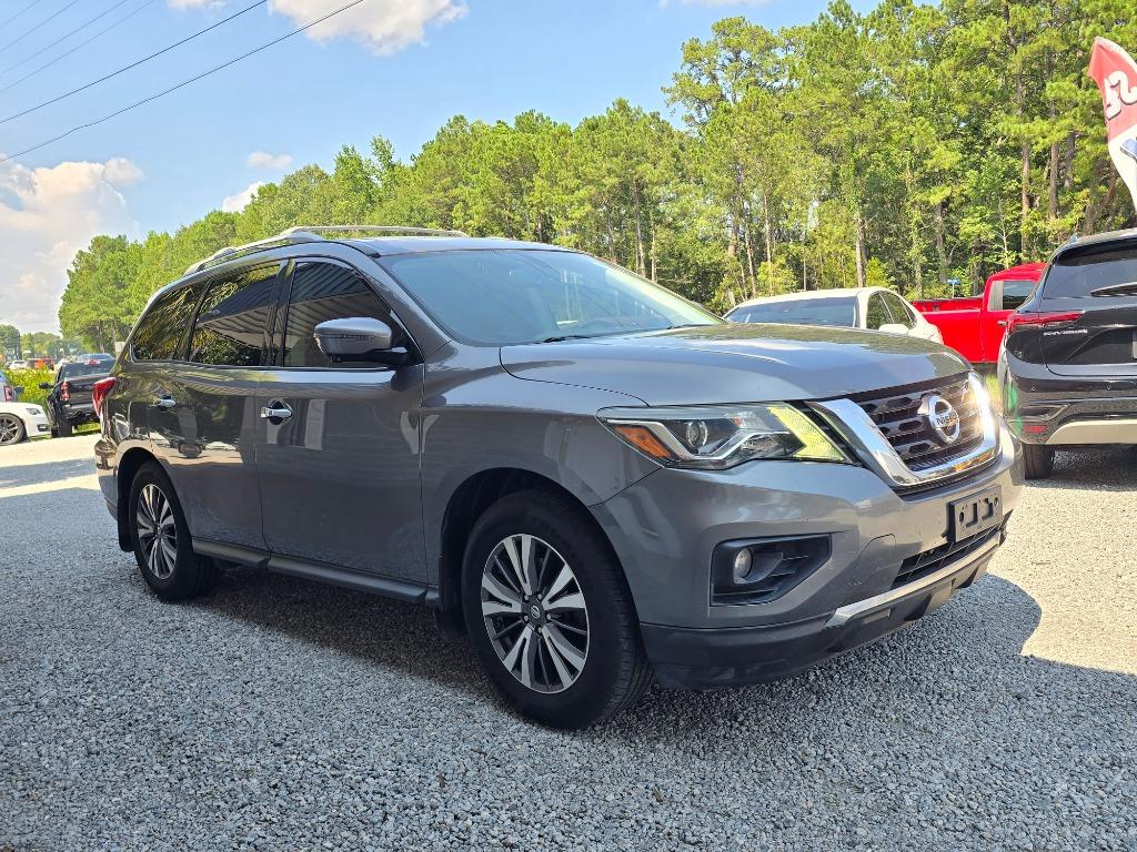 2017 Nissan Pathfinder - $12,995