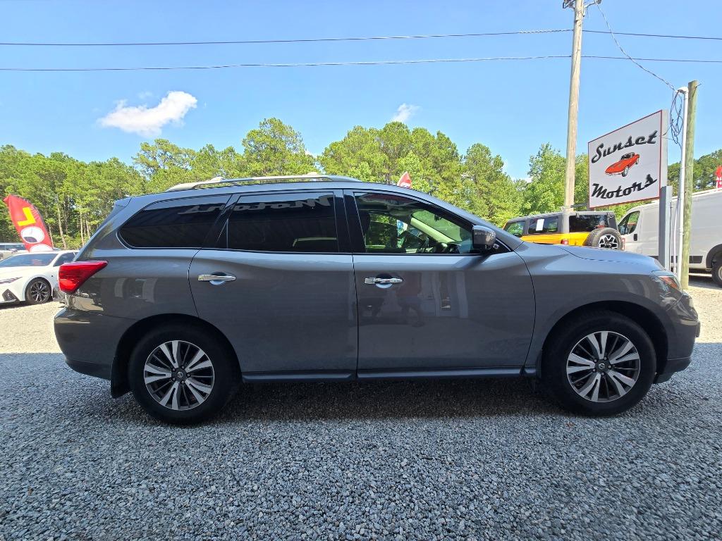 2017 Nissan Pathfinder - $12,995