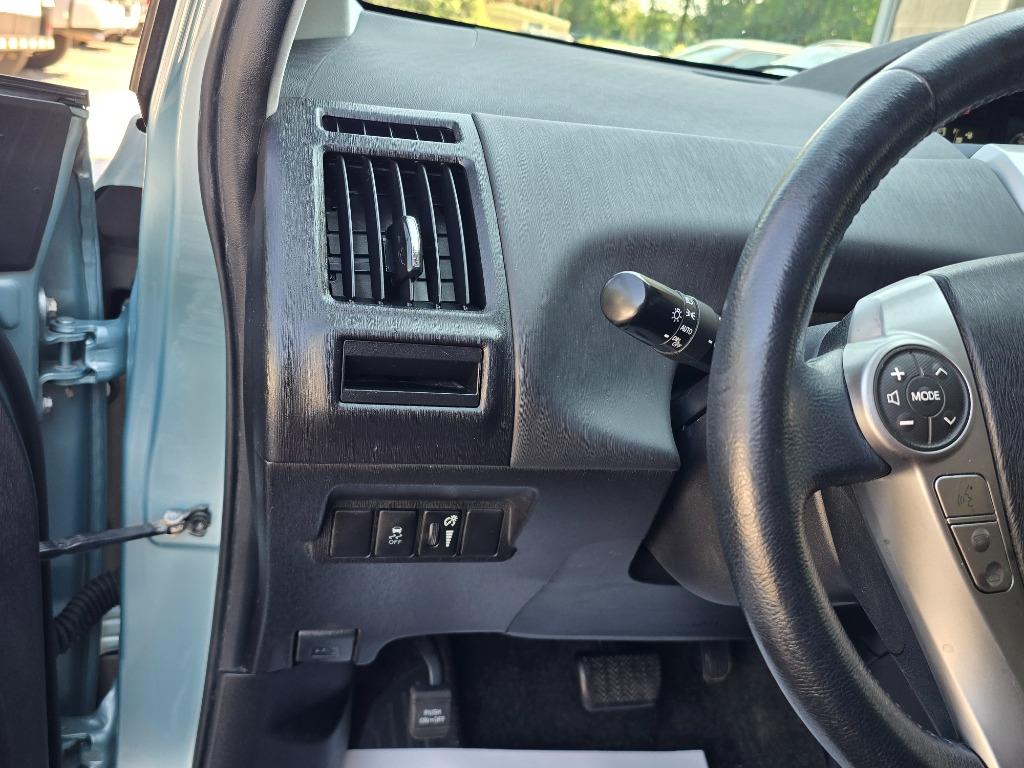 2015 Toyota Prius - $17,995