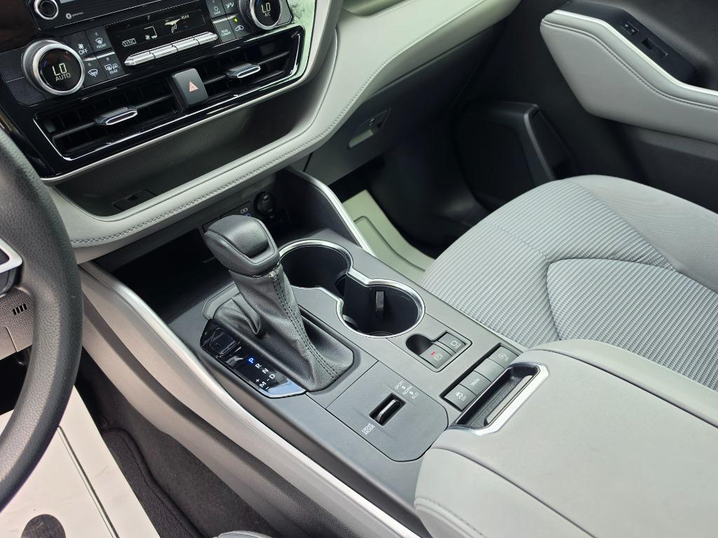 2022 Toyota Highlander - $26,995