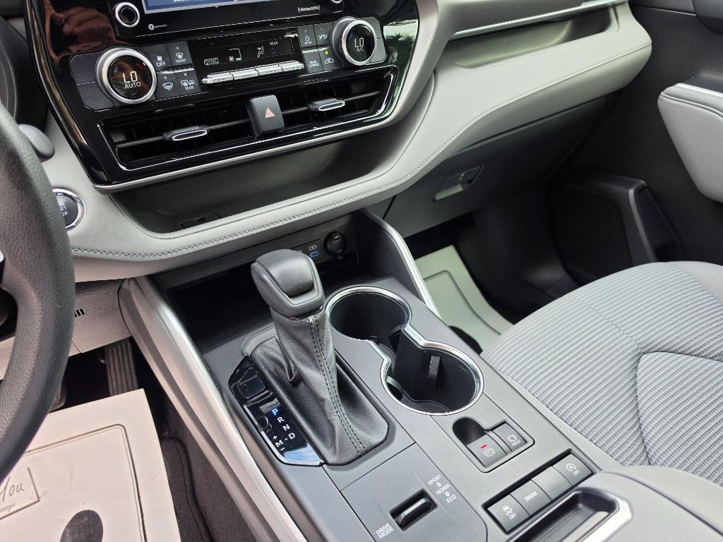 2022 Toyota Highlander - $26,995