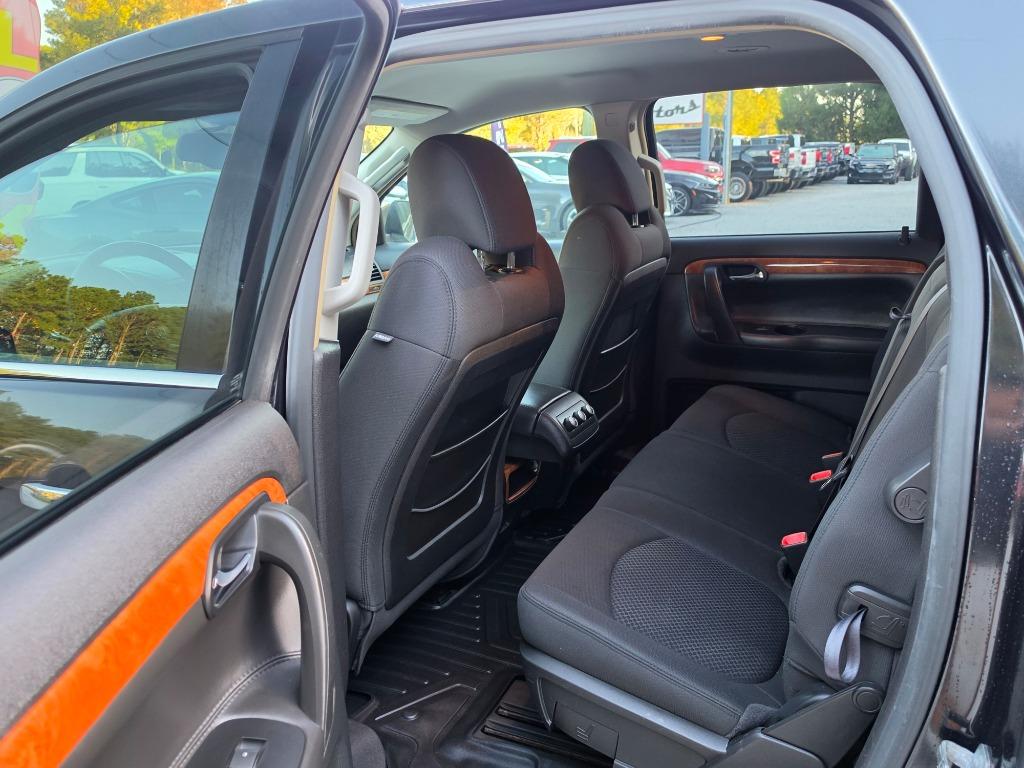 2008 Saturn Outlook - $7,995