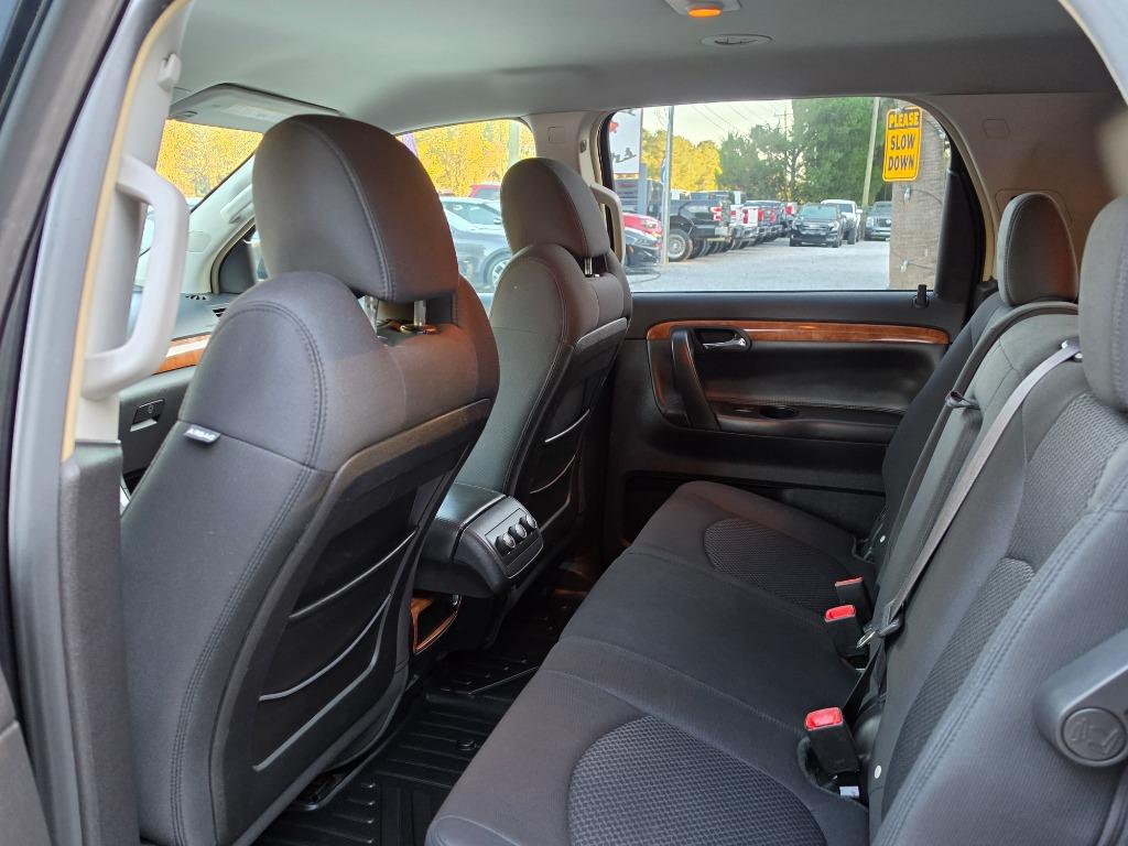 2008 Saturn Outlook - $7,995
