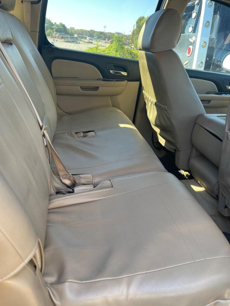 2011 Chevrolet Suburban 1500 LS photo